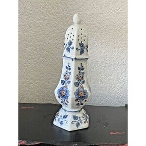 Vintage Estee Lauder 1979 porcelain talc/powder holder white blue